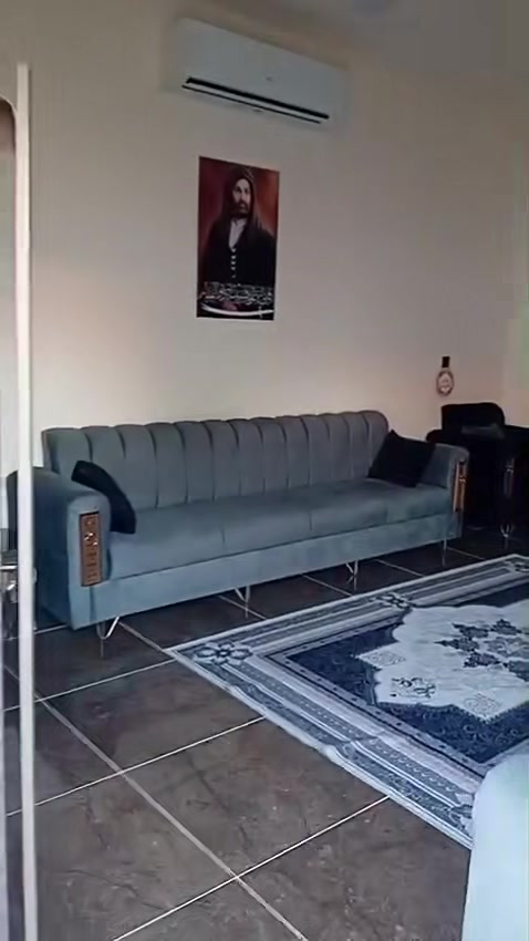 عندي بيت للبيع طويريج الرشيدة المساحة ٣٠٠متر كافة الخدمات قرب جسر الحولي الرقم ***********
