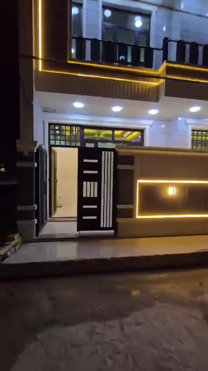 سلام عليكم بيت للبيع مساحه البيت 100 متر مربع 10  ×10
بيت بنيه فرع 33 على اليمين ثاني قطعه على الركن 
الاستفسار  ***********
