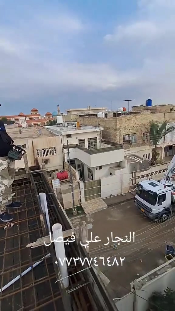 نجار قالب لصب الكونكريت ***********
