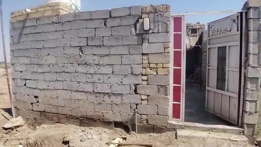 بيت زراعي للبيع المساحه ١٠٠ السعر ٢٠ وبيه مجال ماي وكهرباء العنوان حي فدك السعداويه طريق ال عواد ***********
