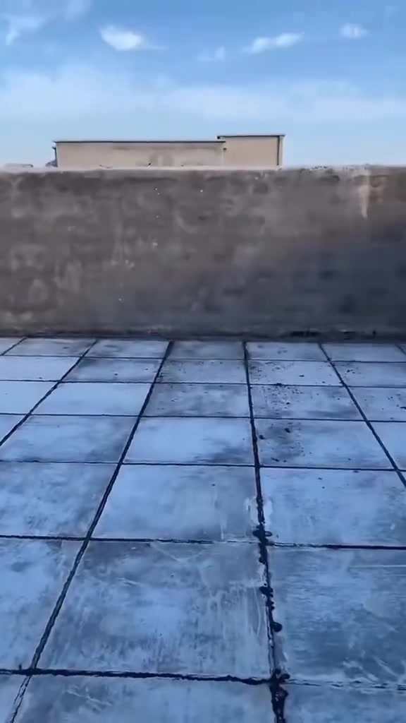 هناك قوة لا تُرى… لكنها تحمي كل شيء.
تحت كل سقف جميل، وتحت كل تفاصيل معمارية راقية، توجد معركة صامتة ضد الماء، والحرارة، والزمن.
المباني لا تنهار بسبب ما نراه فقط…
بل بسبب ما لا نراه.
 طبقة حماية متكاملة تلتصق بالسطح كدرع واحد بلا فواصل، تقاوم أقسى الظروف، وتحافظ على قيمة المبنى لسنوات طويلة.
نحن لا نضع طبقة عزل فقط…
نحن نصنع خط الدفاع الأول للمبنى.
لأن المبنى الحقيقي لا يحتاج فقط إلى أن يبدو رائعاً…
بل يحتاج إلى أن يبقى رائعاً.
Proof 407  ,, Roof 03
,,  Roof shield  ,, Fawori paint 
SU-SAV 

تقنية الحماية التي تعمل بصمت… وتبقى مع الزمن.
للمزيد من المعلومات التواصل 

***********

#الحلول_المتكاملة #عزل #عزل_اسطح #بوليوريا #بغداد
ممكن تذكر بالضبط شنو الخدمة/المنتج المعروض هنا: عزل مائي، عزل حراري، أو نظام حماية متكامل؟ وهل هو مادة جاهزة لو شغل تنفيذ أيضاً؟: 
نظاممم حمايه متكامل شغل تنفيذ 
شنو نوع السطح أو الأماكن اللي ينفع إلها هذا العزل: أسطح خرسانية، شرفات، خزانات، حمامات، مطابخ، لو أنواع ثانية؟: 
الجميع 
وين موقعكم بالضبط ببغداد أو بأي محافظة؟ وهل توفرون زيارة موقع، تنفيذ بالمكان، أو توصيل/خدمة للمحافظات الثانية؟: 
السماوه 
شنو مدة الضمان على العزل أو الشغل؟ وهل الضمان مكتوب، وشنو مساحة التغطية أو سعر المتر حسب نوع السطح؟: 
النظام حسب نوع المادة العمل 