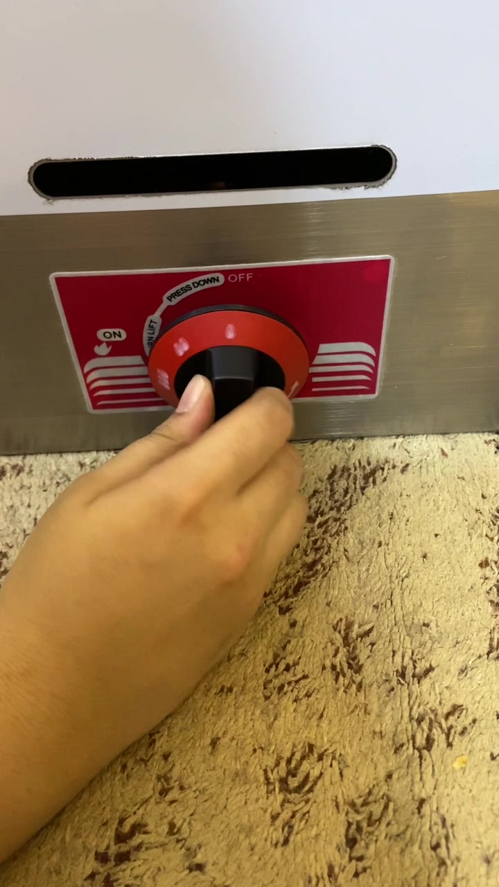 قلايه غاز للفنكر والمقليات جديده غير مستخدمه ابدا تفييد اهل المطاعم والمشاريع للتواصل ***********