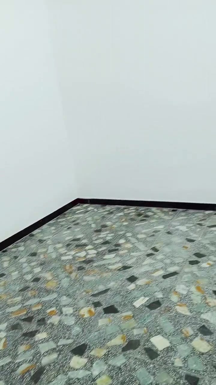 سلام عليكم مشتمل للبيع مساحه 75 بيت نضيف ومقابيل البيت حديقه مسيجه وكامله الببت موضح بل تصوير الاستفسار *********** واتساب فقط
