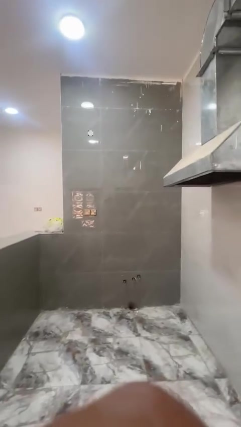 البصره القديمه شقه ديلوكس غرفه صاله مطبخ حمامات الايجار 400قفل قفل قفل درج معزول
جور الماي والكهرباء ع المستأجر 
عقارات حيدر القاسم 
***********
