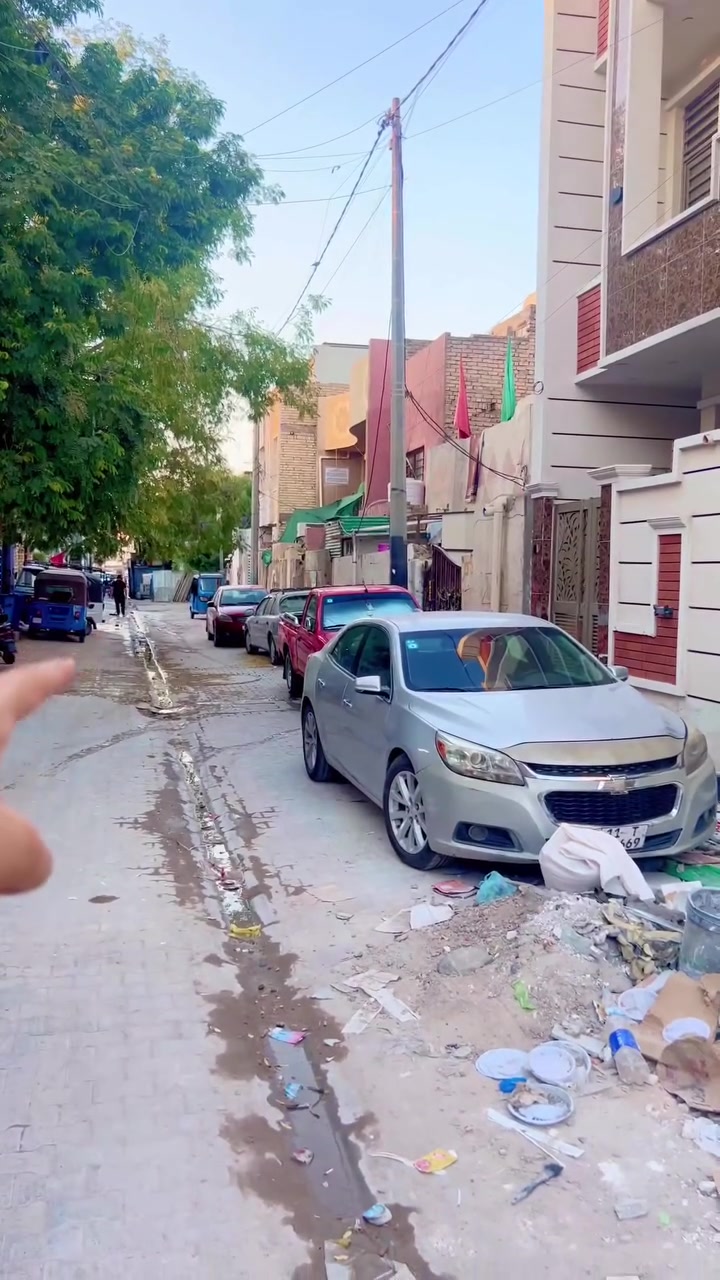بيت للبيع مساحه ٥٠ متر طابو صرف مسلح بناء حديث تسليم مفتاح شغل كلش حلو ومرتب يحتوي على طرمه وصاله وحولي مطبخ و ٣ غرف نوم و ٣ صحيات وبيتونه وسطحين موقعه حلو الحريه قريب على شارع المسعودي وقريب على شارع المدارس للأتصال.  ***********

