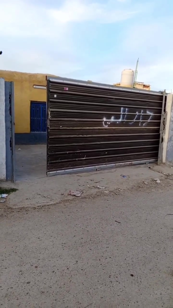 السلام عليكم بيت البيع المساحه 625 مكان التاجي قرب مدرسة السرور خدمات خير من الله السعر 30 بي مجال الشراي يتصل  *********** / ***********

