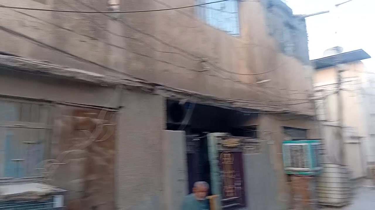 دار ٩٨متر بالسوك قرب سوك المصرين سابقا نعتبرة قطعه واذا تريدون استثمار ايجارات او مخزن او ترتبه وتكعد بيه هم يرهم وصط السوك السعر ٧٢ للأستفسار ***********
***********
