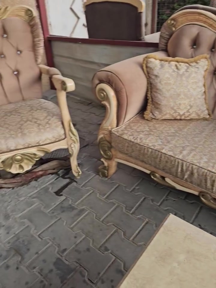 السلام عليكم ملكي عشر مقاعد نسبه النظافه 100% باله تركي كله زان ما ابي اي عيب كفاله من الزلغ مكانه بغداد والسعر مليون ومئه والاستفسار على هذا الرقم***********
