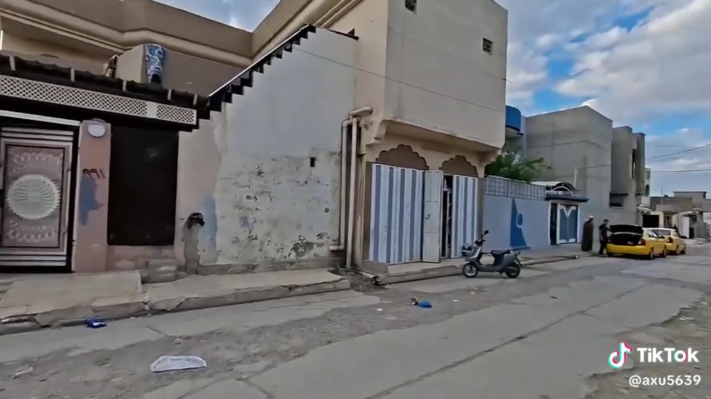 بيت للبيع حي الاصلاح الزراعي خلف سايدين ١٥٤ متر ركن طابقين
يحتوي على محلات ٢ وشقة معزوله 
سعر ١٠٠ 
***********
***********
