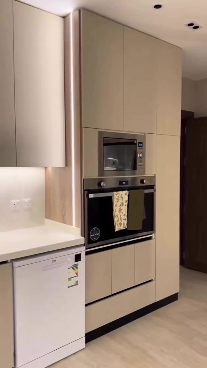 من Family Kitchen أحجز تصميمك الآن 
المطبخ مش بس مكان للطبخ… هو قلب البيت، وبتصميمه الأنيق بيحكي حكايتك!👌

للتواصل عبر الأرقام التالية :
***********
***********
او زيارة موقعنا :
بغداد - حي العدل - شارع الربيع 📍
