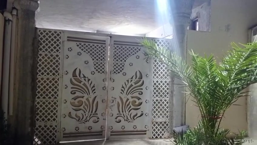 يا الله بيت 300متر طابو زراعي سند 25 قرار محكمه
البيت يتكون من 4غرف نوم وصالتين واستقبال ومجموعه صحيات البيت صاير على شارعين يبعد عن شارع كربلاء طوريج 600متر البناء حديث ومرتب له طريقين على شارع الحافظ طريق وعلى شارع اللايح طريق العنوان كربلاء الحافظ 
السعر 160مع المجال 
***********
