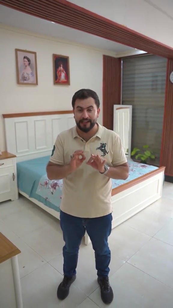 ⁨	موديل درة نجارة عراقية 100‎%‎ نجارة عراقية 100% السعر 3 ملايين 100 الف ضمن وجبة الدرجة الاولى وضمن وجبة الأصباغ البويه غرفة 6 ابواب طابقين ملحق داخلي داخل صاج طبيعي 4 ملم  الأسطح سنديان  العكل زان  وجهه الغرفه 5 ملم mdf جميع ملحقات الغرفه والكنتور الوجهه 5 ملم mdf اما الداخل 4 ملم صاج طبيعي  القاعدة صاج الظهر چرچوبة داخلية شد براغي  النرماده شرطية   مجرات تحفير في الخشب صبغ اوف وايت مع التطعيم الصاجي طابوريه هديه قياسات الغرفة الكنتور  طول 3.30سم ارتفاع 2.35  سم  عمق 60سم الميز مرايه 1.50 سم الجربايه 3.00 سم  المنام 1.70سم في 2.00سم الزاويه 1.15 سم عمق 60سم ارتفاع 2.35 سم السعر 3100 الشد والتوصيل مجاني إلى جميع محافظات العراق    تتوفر لدينا داخل صالة العرض تشكيلة من الموديلات 😊 📍 _زيارتنا على موقعنا حلة / منتصف شارع ابو القاسم /من جهة سوق الحلة الكبير مجاور دكتور مكي الابراهيمي طبيب الاسنان.. ***********   *********** #معرض_ومعمل_الخزرجي_للأثاث    #غرفة_نوم #اكسبلور #اثاث #fypage ⁩

