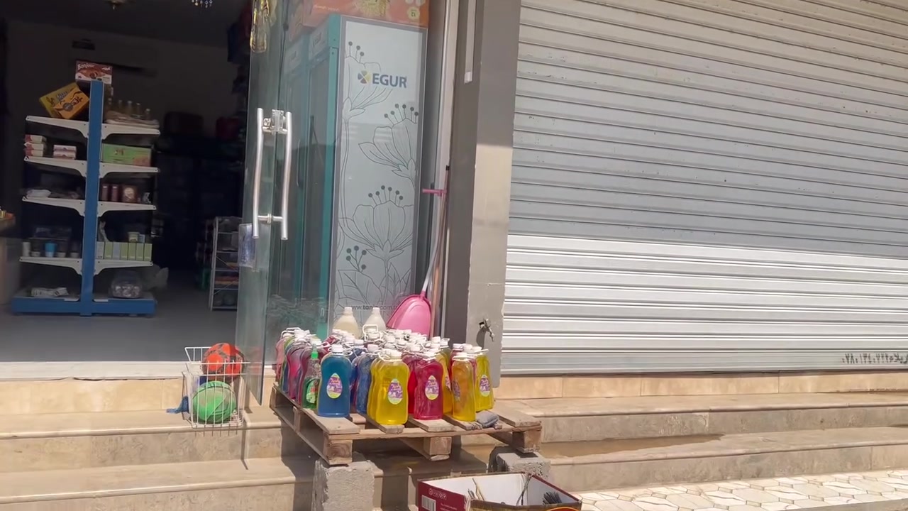 أسواق للبيع جاهزه للعمل بالكامل موقع مميز علئ الشارع 
تحتوي علئ 
عارضات عدد 4 
مجمدات عدد 3 
سبلت 
نظام كامرات 
ورفوف كامله 
والبيع لعدم التفريغ 
الموقع: الحسينيه/ العطيشي/ خلف الدفاع المدني مقابيل قطاره العتبه
للاستفسار ***********
***********

