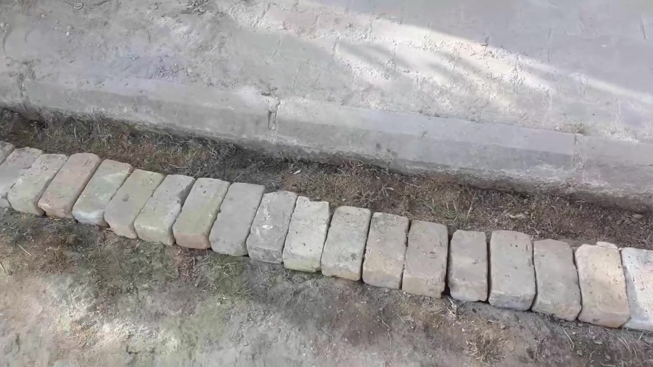 السلام عليكم... اريد عامل يطلعلي فقط فقط يلبخ الطابوق من جميع الجهات ويصب باب البيت ***********فيه واتساب

