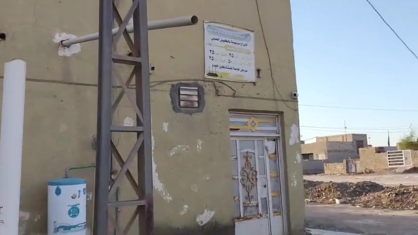 دار_للبيع– موقع حيوالعسكري الثاني 
📍–  ركن علا شارعين مقابيل  البيت ساحه 

🔹 المساحة:180 م²
🔹 الحالة: فارغ وجاهز للسكن فوراً
🔹 الارتفاع: عالي عن الشارع
🔹 المجاري: على الشارع مباشرة

✨ مواصفات الدار:
▪️  2غرف نوم
▪️ صاله 
▪️ استقبال
▪️ مطبخ
▪️ صحيات داخلية 

⚡ الخدمات:
كهرباء – ماء – مجاري – خدمات كاملة _ انترنيت مجاني 

📌 ملاحظة: موقع ممتاز وشارع حيوي، مناسب للسكن العائلي.

—————————
#نستقبل_جميع_عروضكم
———————————————————
🔺#للاستفسار الاتصال ع الرق***********📲  
—————————————————————
او زيارة مكتبنا متواجدين 3 الظهر إلى 8 مساء 
🔺مكتب  حي العسكري الثالث مقابيل موكب عمار قريب علا فلكت 60 
🔺العنوان:-حي العسكري الثاني 
السعر 85 وبي مجال

