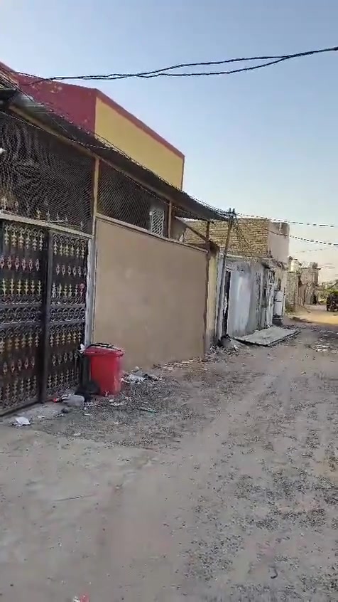 @إشارة إشارة السلام عليكم اللهم صلي على محمد وال محمد 
دار للبيع شارع المطار القديم يم أسوق فارس المساحه 50 متر مربع البناء بلوك أساس تجعيب والسقف عكاده غرفه نوم وصاله ومطبخ وحممات كاشي البيت نظيف جدا. *********** مكتب الزاملي  للعقار مقابل اسواق فارس
