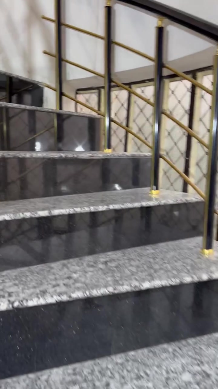 دار للبيع سند 25مساحته 252مترالعنوان بابل مفرك سنجار وعنانه قرب معمل التانكيات البيت جاهزمن  كلشي خدمات ماء كهرباء تبليط 
البيت يتكون من طابقين الطابق الاول غرفتين نوم ومجمع صحيات داخليه وخارجيه هول مطبخ استقبال وطارمه كبيره تكفي سياره مع حديقه 
الطابق الثاني غرفتين نوم مع هول كبير ومجمع صحيات مع وجود سطحين بالبيت البيت بناء حديث طابوق مسلح الأرضية مرمر البيت نضيف جدا الاستفسار***********
