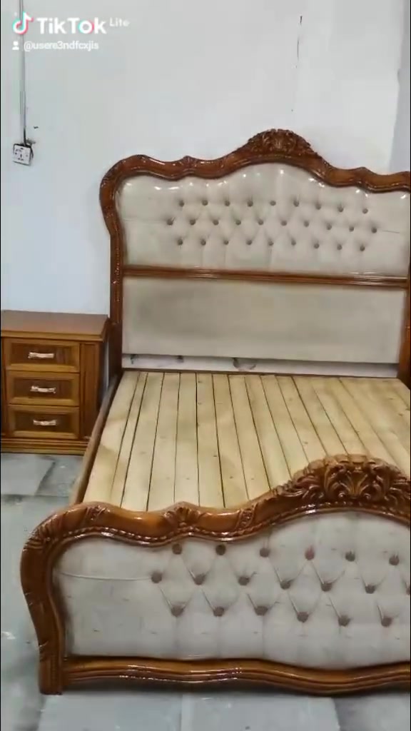 السلام عليكم غرفه مستخدمه تزكام عراقي درجه اولى نضيفه جدا صبغ حراري زان مصري داخل وخارج صاج التخت كله لوح  بابل القاسم شارع الجديده قرب مدرسة الزهراء ***********

