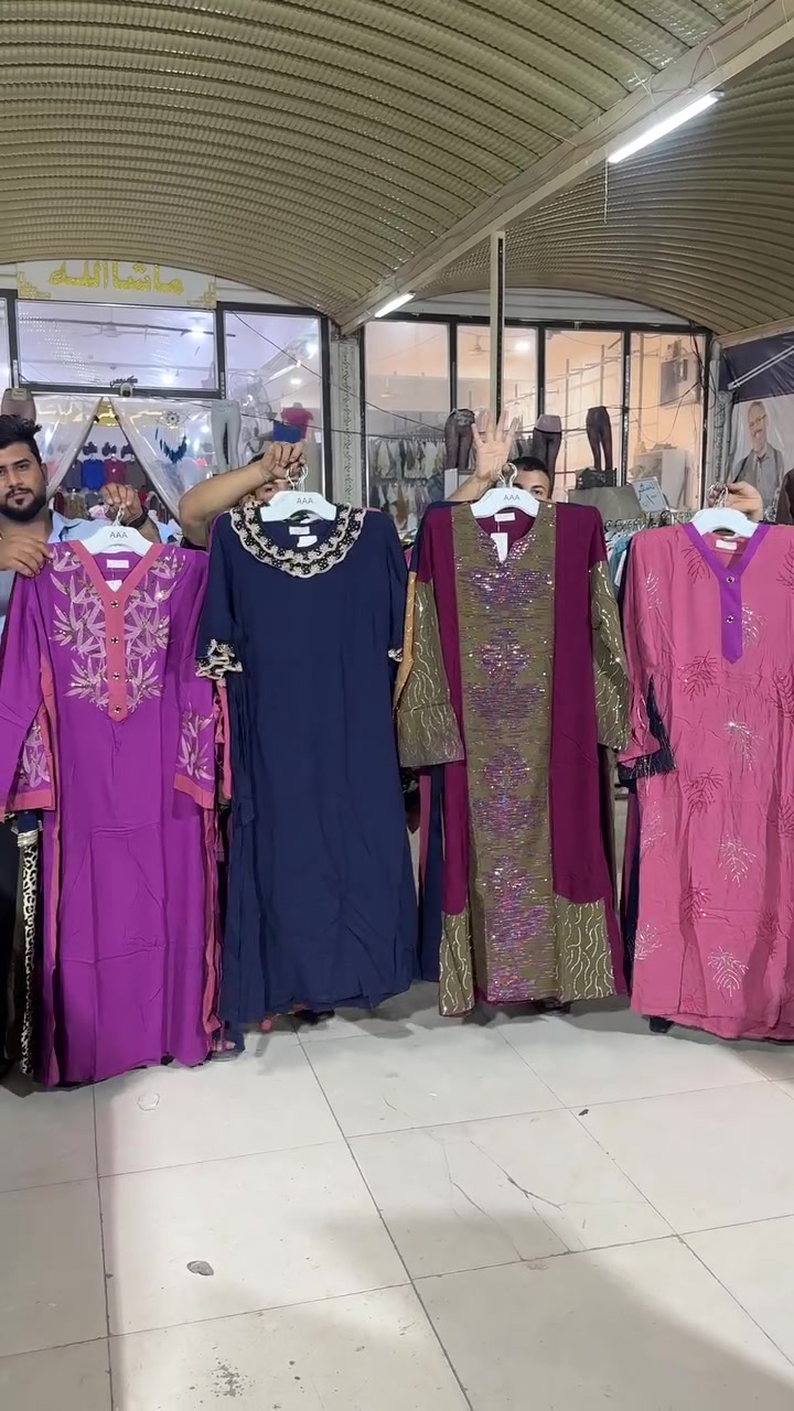 ملابس • بدون تفاصيل