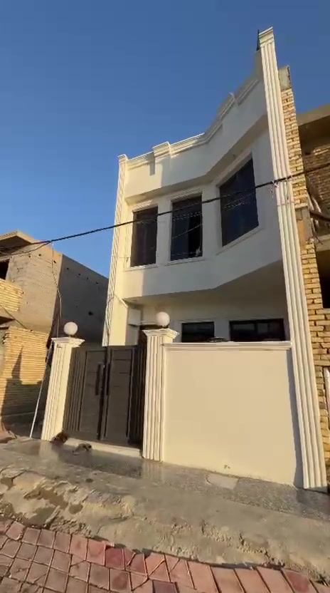 دار حديث للبيع بموقع مميز وقريب من كافة الخدمات
 المساحة: 100 متر مربع
 عدد الطوابق: طابقين (بناء حديث 100%)
 الموقع: قريب جداً من حولي السياسيين
للاستفسار الاتصال على الرقم *********** او ***********

