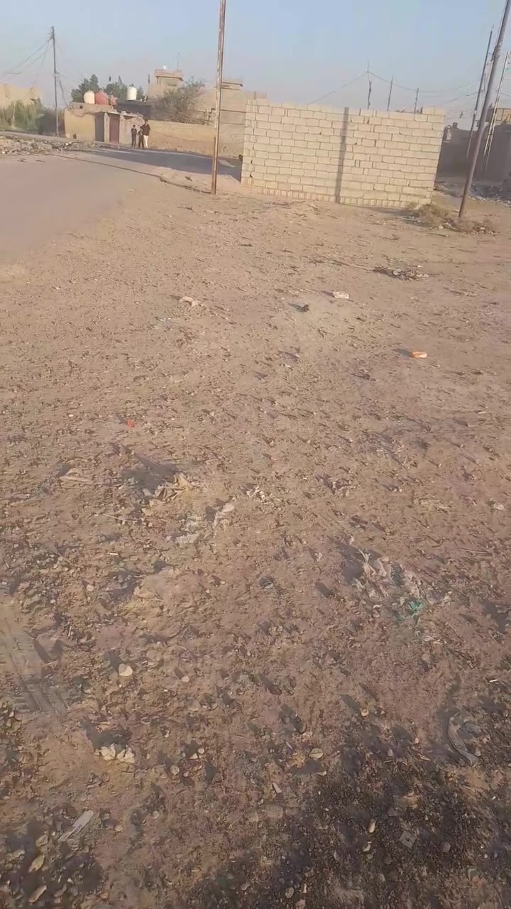 السلام عليكم قطع ارض للبيع مساحة ٢٠٠ مر واكو ١٠٠ هم حسب مكانيت لمشتري انبيع اكو ركن واكو بل نص كلمن وسعره عندي عل مشروع اليم مطعم جواد وعندي بشارع عكيل بيهن خدمات ماء كهرباء تبليط *********** ***********
