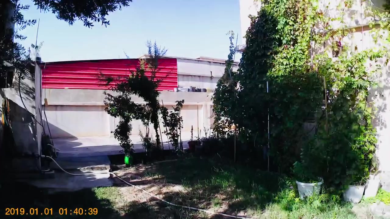 � للبيع كاميرا Crosstour CT8500 4K Wi-Fi
🔥 بحالة ممتازة وتعمل 100%

مناسبة لتصوير السفر، الرحلات، الدراجات، السيارات، اليوتيوب، والأنشطة الرياضية.

✅ المواصفات

✔️ تصوير فيديو بدقة 4K Ultra HD

✔️ تصوير بدقة 1080P و720P

✔️ زاوية تصوير واسعة 170°

✔️ شاشة LCD قياس 2 إنش

✔️ تدعم Wi-Fi للاتصال بالموبايل ونقل الفيديوهات

✔️ تدعم مايكروفون خارجي

✔️ تصوير صور وفيديو بجودة عالية

✔️ بطارية قابلة للاستبدال

✔️ مقاومة للماء عند استخدام الغطاء المخصص

📦 الملحقات

✅ العلبة الأصلية

✅ جميع الملحقات الأصلية

✅ الغطاء المقاوم للماء

✅ البطارية عدد 2

✅ سلك الشاحن

✅ قواعد وحوامل التثبيت

مدة الاستخدام ساعتين لا اكثر

العنوان موصل برطله

السعر ٨٥ الف 

***********

�
