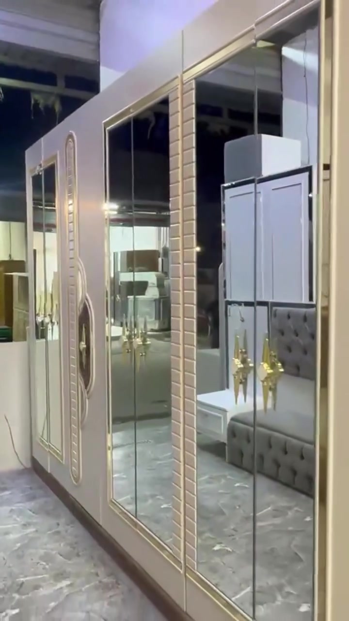 *🏡 للبيع غرفة نوم تركي 🇹🇷 فد شي راقي* للحجز واتس ***********
*✨ مستخدمة شهرين فقط ✨ نظافة 95% اخت الجديدة*  

*📦 المحتويات 10 قطع:*  
🛏️ سرير + جك  
🪑 شازلون  
🗄️ مخزن  
طبغ حراري
جام مري 
🔩 برغي + جوي حديد  
*💰 السعر:  مليون و 200*
توصيل مجاني داخل بغداد
