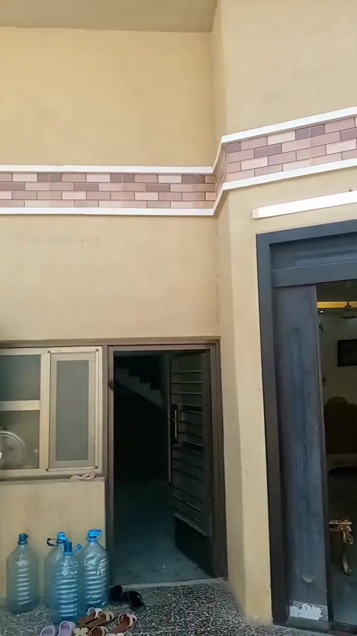 ​🌟 فرصة ذهبية للسكن والاستثمار في بغداد - اليوسفية 🌟
السلام عليكم ورحمة الله وبركاته..
​يتوفر لدينا دارسكنمميزللبيعبسعرمناسبجداً، بتصميم عصري وبناء ممتاز (درجة أولى)، يقع في موقع استراتيجي مرغوب.
​📌 تفاصيل ومواصفات الدار:
• ​الموقع: بغداد - اليوسفية - القصر الأوسط - حي السجاد (تحديداً القطاع الزراعي).
• ​مساحةالدارالكلية: 194 متراً مربعاً.
• ​الواجهة: 13.5 متراً.
• ​النزال: 14.5 متراً.
• ​نوعالبناء: بناء حديث وجديد (شغل درجة أولى).
​💎 مميزات إضافية:
•  ​ملاحقتجارية: يحتوي الدار على محلاتخارجيةعدد 2 (جاهزة للاستثمار أو الإيجار). 
​💰 السعر:
• ​190,000,000 دينار (مئة ووصعون مليون) وقابل للتفاوض مع الباب الصامل.
​📞 للاستفسارومعرفةالتفاصيلأوالحجز،يرجىالاتصالأومراسلتناعلىالأرقامالتاليةأوعبرالرسائل:
• ​رقمالهاتف: [***********] واتساب

