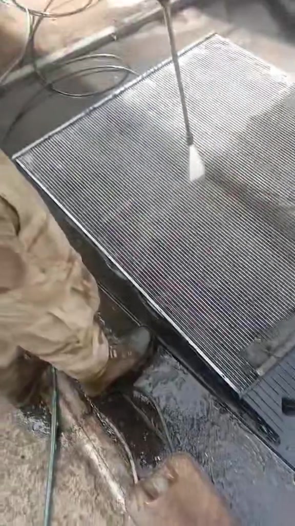من رخصت مدير الكروب تشيش وتبديل جميع انواع الراديترات المولدات الثقيله داخل الموقع كادر عمل متخصص بداره امجد راديتر ***********
