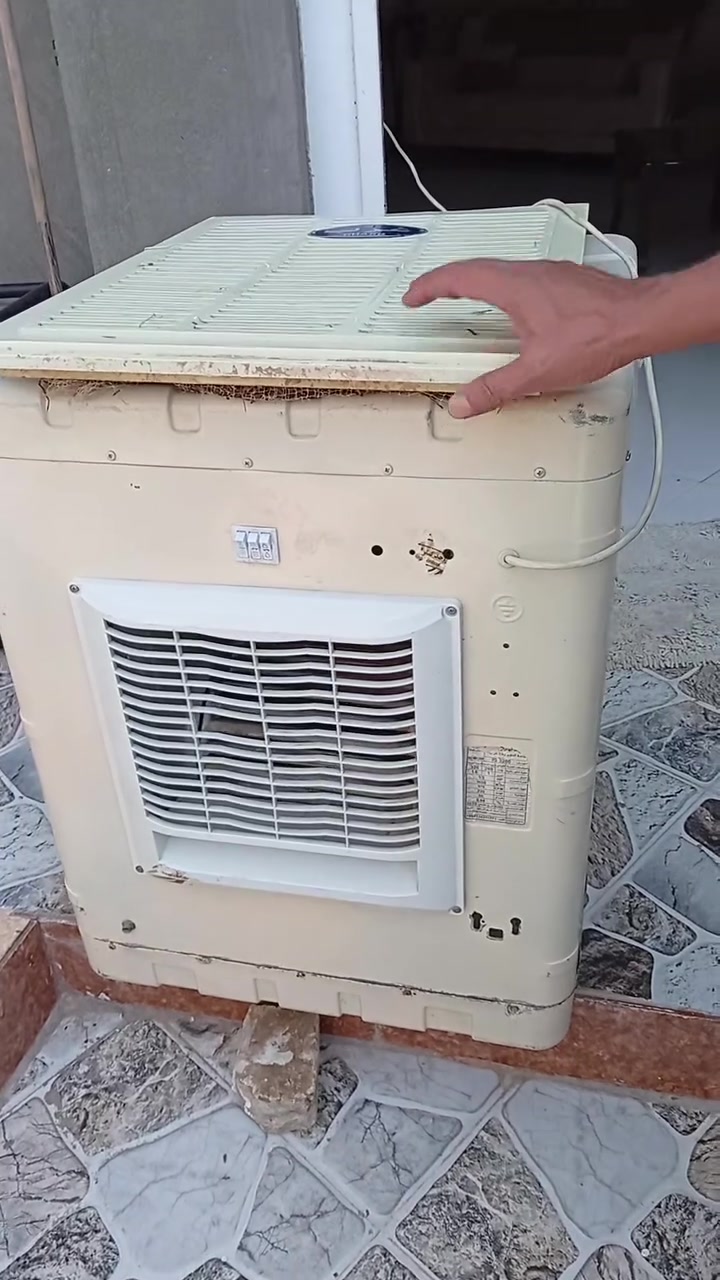 مبردة إيرانية حجم ٢٠٠٠ نظيفة جدا تشغيل سرعتين واتر بم ليف جيب وشد كما موضح بالفيديو سعرها قفل ٧٥ بدون مجال كوت الطشاش شارع الاسعاف الفوري فرع السابع قرب معمل ارقام المرور الهاتف ***********
