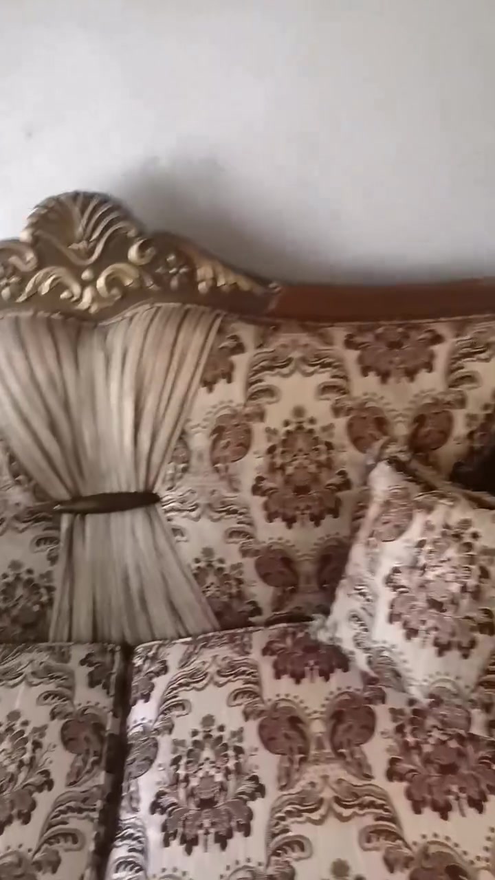 سلام عليكم تخم قنافت ١٢ مقاعد خشب زان ملكي بغداد الغدير رقم الهاتف *********** مكان بغداد الغدير رقم الهاتف*********** سعر ٤٠٠
