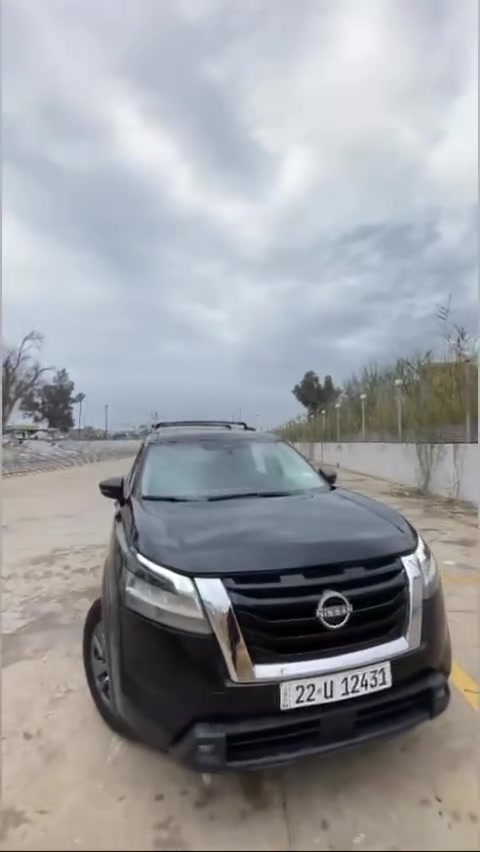 السلام عليكم    نيسان باثفايند2022 sv  🚗
السيارة نظيفة جدًا وتفحص على راحتك، استعمال شخصي، وما تحتاج شي نهائي.
حادث موضح بالصور  

🔧 المواصفات:
 • محرك 6 سلندر V6 سعة 3.5 لتر
 • القوة 280 حصان
 • گير أوتوماتيك 9 سرعات
 • دفع امامي
 • 7 وضعيات قيادة (سبورت، اقتصادي، ثلج، رمل، طين، سحب…)
🛋️ الداخلية:

 • جلد فاخر، المقاعد الأمامية مدفّأة
 • مقاعد 3 صفوف – 7 راكب 
 • شاشة وسطية كبيرة مع ملاحة
 • شاشة عدادات رقمية

 • Apple CarPlay & Android Auto
 • شحن لاسلكي
 • تشغيل بصمة
 • باب خلفي كهربائي
 • ستيرن متعدد التحكم (تدفئة )
 • تكييف قوي ثلاثي المناطق
 • نظام صوتي Bose 
‎ • رادار أمامي + تثبيت سرعة ذكي

 • نظام المحافظة على المسار
 • فرامل تلقائية أمامية وخلفية
 • مراقبة النقطة العمياء
 • تحذير التصادم
 • كاميره خلفية 

 • خزان وقود 70 لتر
 • تشغيل عن بُعد

 • نظام تحكم بالطرق الوعرة

📍 الموقع:كوكوك

📞 ***********

🔥 سيارة عائلية فخمة، قوية، وتتحمل السفر والبر، واللي يعرف الباثفايندر يعرف قيمتها

