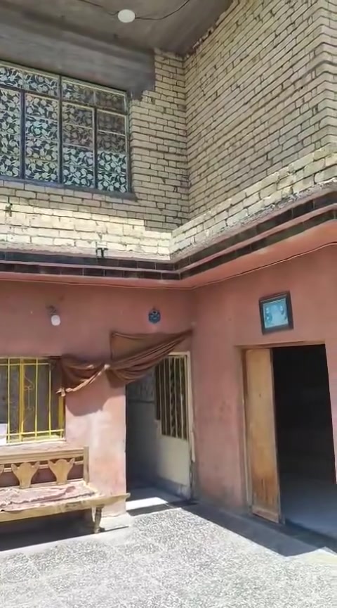 السلام عليكم عندي بيت لبيع مسحته 220 بي 5 غراف هو وغراض السعر 75 مليون العنوان بغداد شعله قري عبد الواحد الاتصال على رقم ***********
