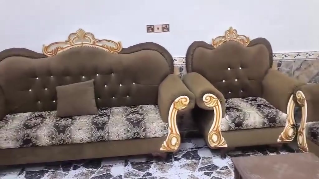 للبيع ( تخم قنفات )
تخم ابو التاج للبيع شغل كركوك درجة اولى 
 التخم مصمم ليتناسب تماماً مع غرفة قياس (5 × 4) متر على 3 جهات (حرف U) 
الملحقات مع التخم 4 طبلات أنيقة نظيف جداً وبحالة ممتازة (أخو الجديد) مكان التخم الحالي بالفيديو ليس مكانه الأساسي وتم نقله فقط للتصوير والتبديل).السعر 550 ألف دينار (وبي مجال للشراي الطيب)  
للتواصل ***********
