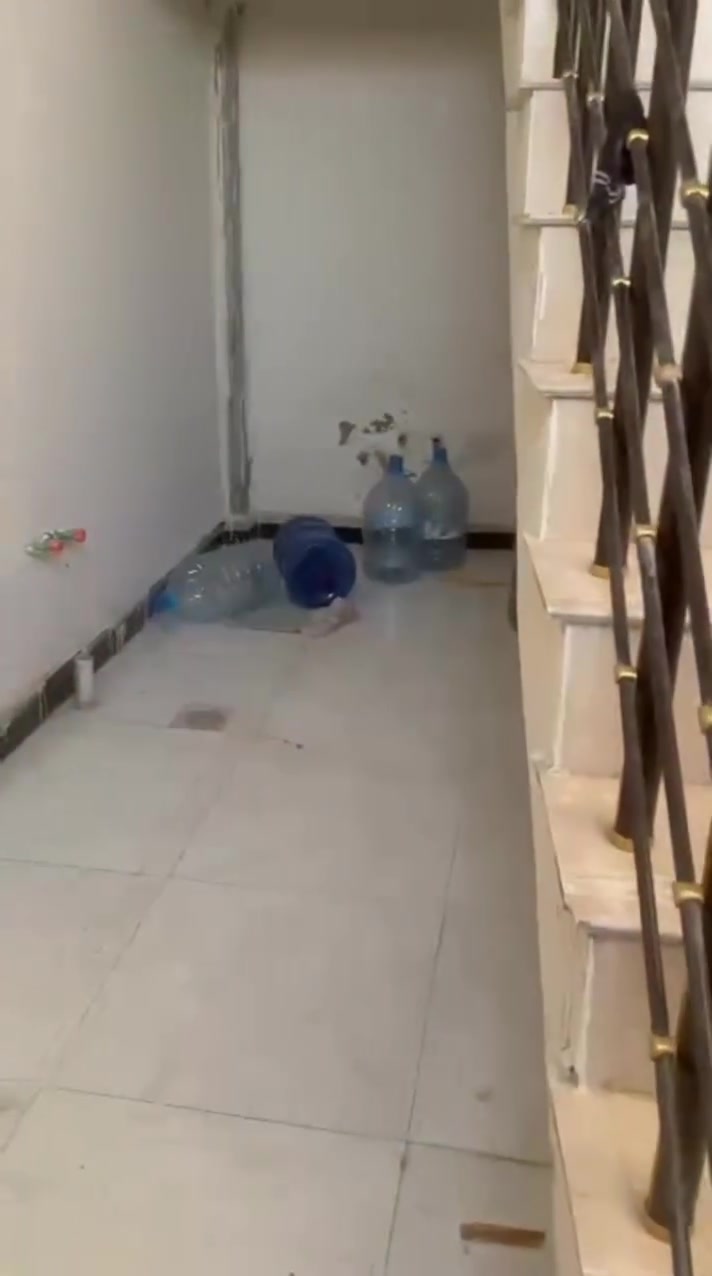 شقه ايجار ونضيفه وجديده قبل مده قليله اكتمل بنائها مثل شوفت عينك 
المكان : البصره _ابي الخصيب _ مهيجران
ايجارها 400 الف
***********
***********
