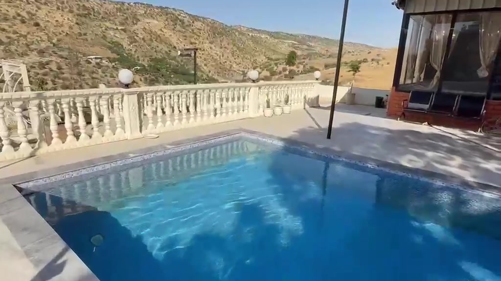 مزرعه للايجار العنوان دهوك طريق عقره موقعها على الجبل
كهرب مي 24 ساعة ⏰ 
خدمات كامله 
مسبح كبير
حديقة كبيره 
السعر 150 ايام عادي 
200 خميس جمعه السعر نهائي 
للحجز و الاستفسار *********** واتساب
