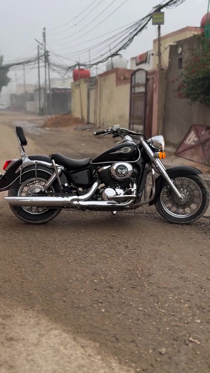 شادو400cc  الدراجه حلوه بيه نصبه  حلوه الدراجه قبل فتره عدي نضربت من جوه جبتله لشه كامله مال محرك نقلت لسلندرات ولكورات عليه  شغله مضبوط راح يصيرله فوك السنه من سويته  الدراجه مسجل بل مرور بس ما مكملين معملته ابيعك بدون رقم  ادراجه كله بلادي النجف الحيدريه ***********
