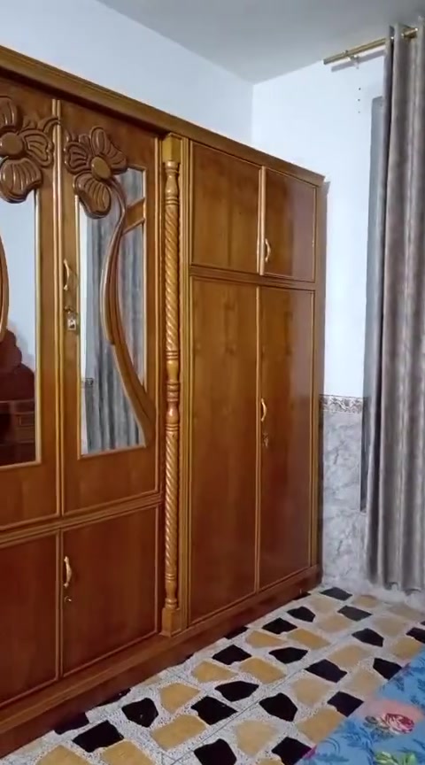 غرفه اخشاب للبيع نضافه وشغل مرتب
