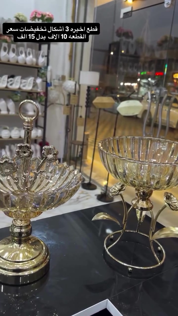 

نص مكتوب في الصور:
- قطع اخيره 3 أشكال تخفيضات سعر القطعه 10 الاف بدل 15 الف