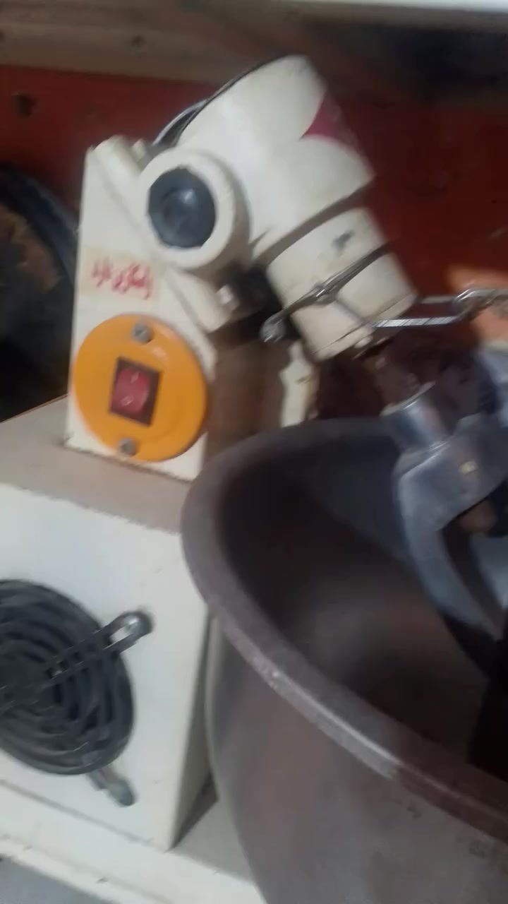 عجانه شرط الشغل حجم 5كليو السعر ب90الف عنواني المعقل هاتف *********** متوفر واتساب
