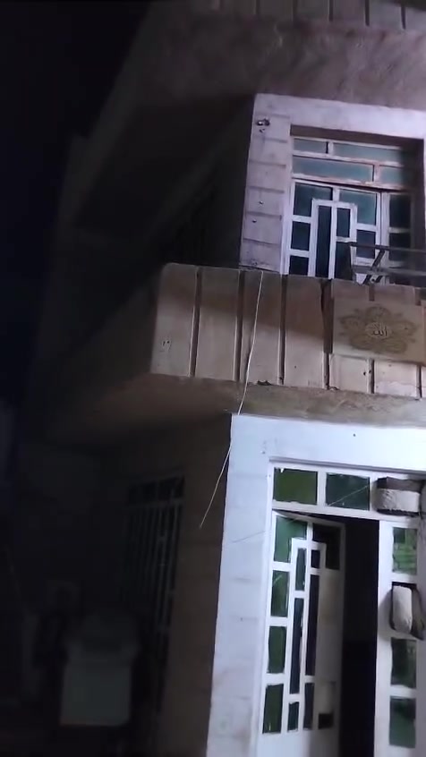 بيت للبيع 175 متر بخدمات مسقط شارع حسين العطواني بالفرع الي بصفه شارع ممبلط كصو قبل كم يوم راح يباشرون بي موقع كلش حلو ويمك افران واسواق ومطاعم ومرطبات النبراس ومضمد كلشي موجود ع شارع مالته 
غرفه نوم جوه ثنين وفوك ثنين جوه صغار غرف نوم وستقبال ومطبخ وحولي كعده جبير مفتوح وصحيات   

سعره 85 مليون  
للاستفسار  صاحب الدار
 

***********

***********
