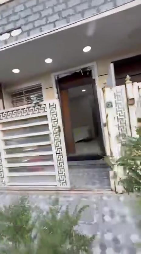شقه للايجار طابق ارضي جديده مساحه130 متر تحتوي على غرفتين وهول ومطبخ وخدمات الموقع :الاعظميه شارع ضباط 
السعر:850
للاستفسار :***********
