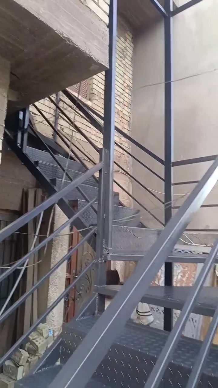 حدادة الأرجوان • بغداد حي الجهاد • درج حديدي