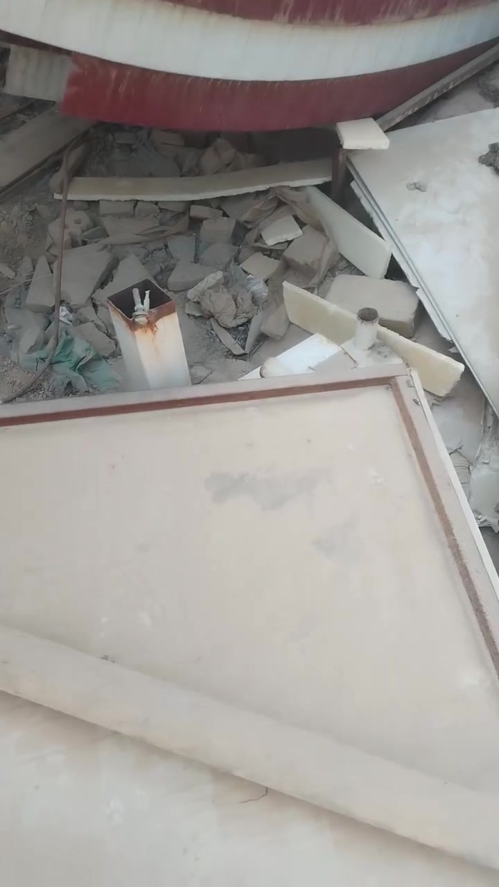 البيع سقيفه كيسبان الدرجه اوله الحديد الثقيل الطول 6امترار ونص والعراظ 3متر العنوان حله الاتصال ***********
