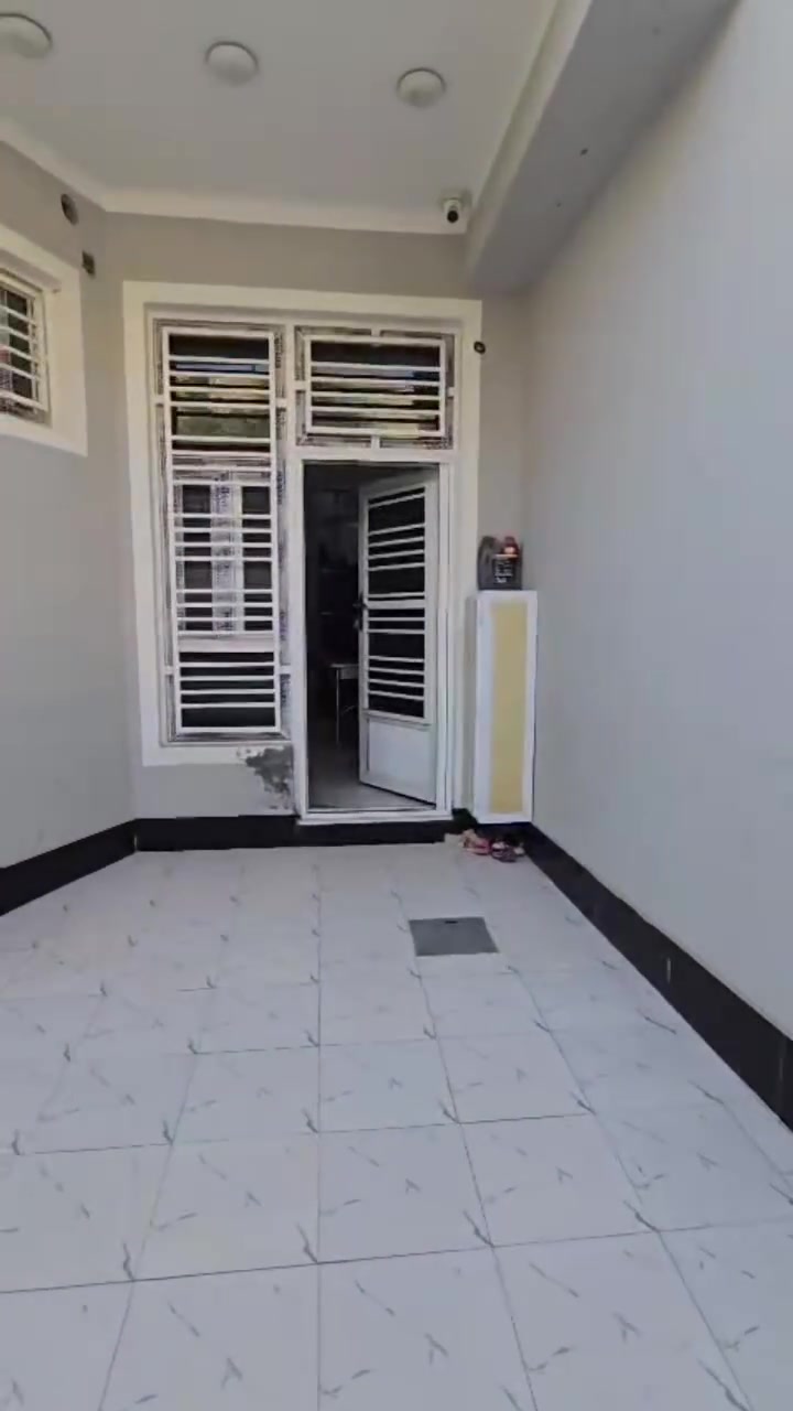 🏡 دار للبيع – طابو ملك صرف
📐 المساحة: 150 م²
💰 مطلوب: 35 إِسكان
📍 الموقع: العسكري – خلف محلات تقي
🏠 بناء حديث درجة أولى أرضية مرمر – طابقين 
🔹 الطابق الأول:
• غرفة نوم
• صالة
• استقبال
• مطبخ
• مجمع صحيات داخلي وخارجي
• طارمة
• حديقة صغيرة
🔹 الطابق الثاني:
• غرفة نوم
• صالة
• مجمع صحيات
📞 للاستفسار:
مراجعة مكتب عالم العقار في الجمعية مقابل الإطفاء
أو الاتصال:
📱 ***********
📱 ***********
#عندك_عقار_للبيع_فقط_راسلنا_اواتصل_وات_ساب
