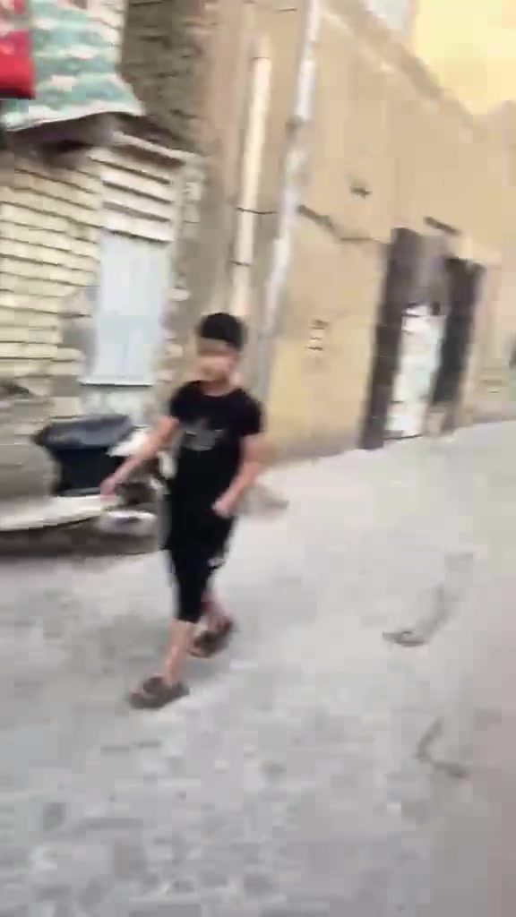 سلام عليكم نصف قطعه اماميه قطاع سته وسبعين ثاني فرع من جهت تقاطع العوره رابع باب عن شارع العام مقابل قطاع٣٣تلث طوابق ***********
