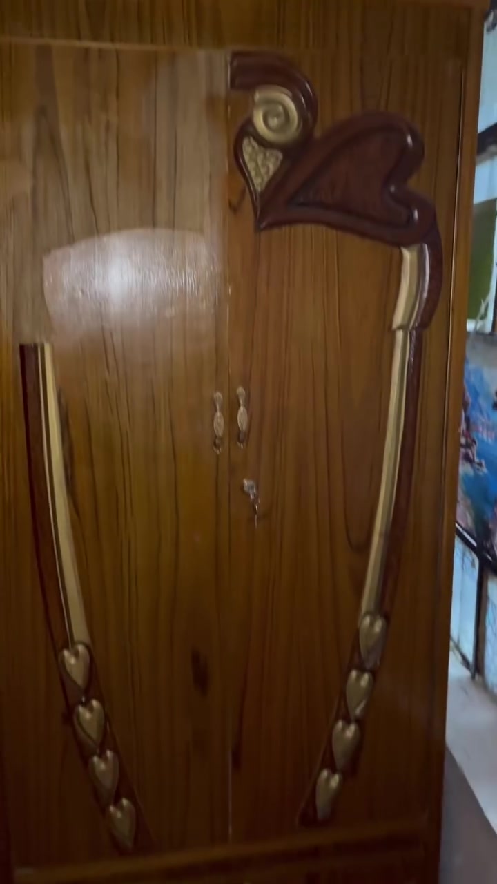 سلام عليكم غرفة نوم للبيع  مكان بغداد العامريه لغرفه كلش حلوه وجديده بيه ضرر بل كنتور شوفه بل فيديو لغرفه الله شاهد كلش حلوه ونضيفه  سعره مناسب هاذه رقمي ***********
