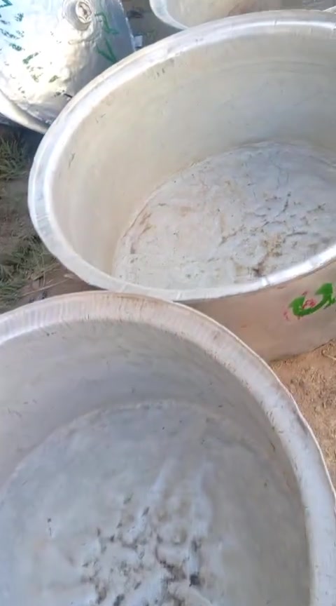 السلام عليكم يوجد غراض للبيع المكان الرمادي للاستفسار الاتصال على الرقم التالي بي واتساب ***********

