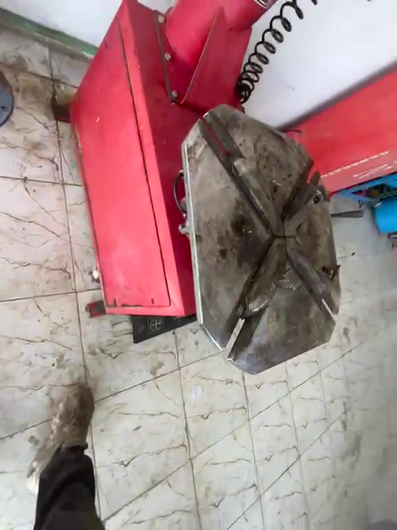 سلام عليكم خالعه 24 شغاله اخت الجديده لا تنفيس ولا بيها شي كلها شغاله ويها جك هوه تلاثه طن ودرين هوه فرطونه مال بنجر كيج يدوي وصونده مكاني حله بابل وتساب ***********

