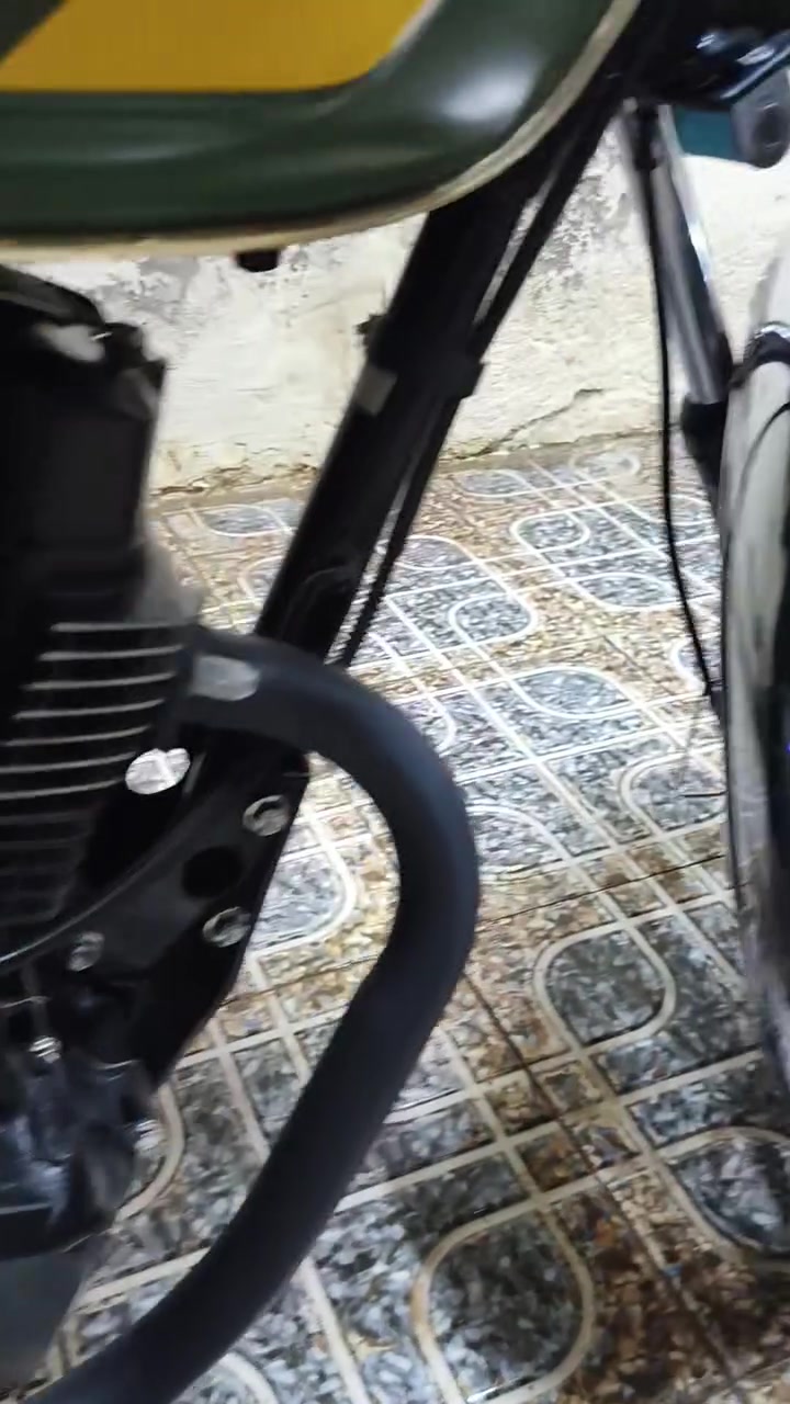 ​🏍️ للبيع: دراجة سولنك سيفان (Sonlink Sivan)
الموديل: 2025
​حجم المحرك (المكينة): 200cc
​المواصفات: نظام CPF (ضاغطة وزنجيل)
​الحالة: الدراجه مسويه حادث (تحتاج تصليح أو استبدال للشاشة والماصدة/الدعامية الأمامية)، باقي الأجزاء مثل الي بالصور 
​💰 السعر: 650 ألف دينار عراقي (قفل قفل - السعر نهائي)
العنوان: واسط قضاء العزيزية
​📞 للتواصل:
​اتصال أو واتساب على الرقم: ***********
